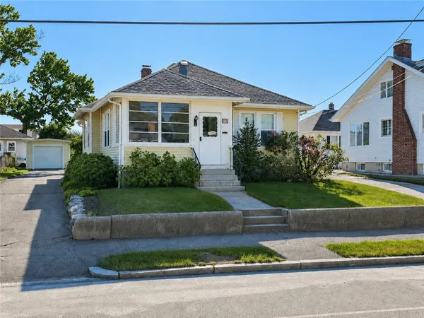 $399,900 | 484 Daggett Avenue, Pawtucket, RI 02861