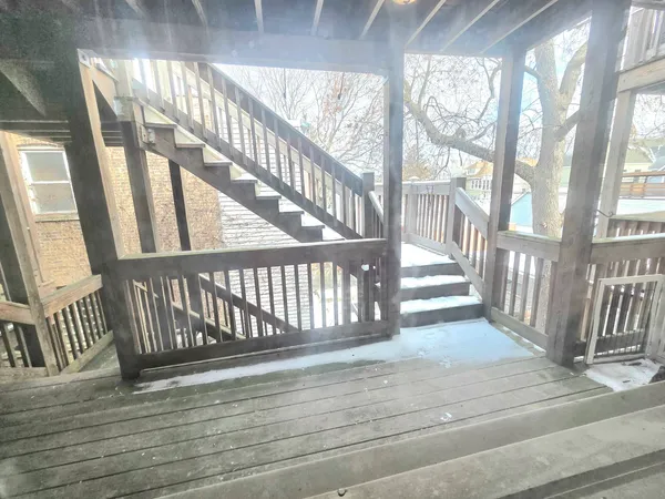 $240,000 | 2316 West Byron Street, Unit 2, Chicago, IL 60618