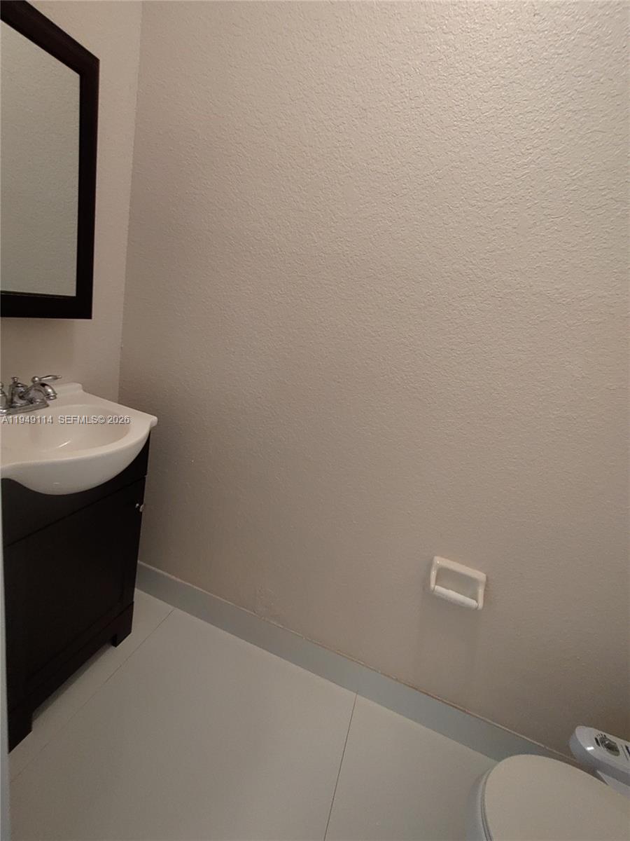 8546 Southwest 165th Place Miami, FL 33193 - Photo 14 of 40 1/2 bathroom