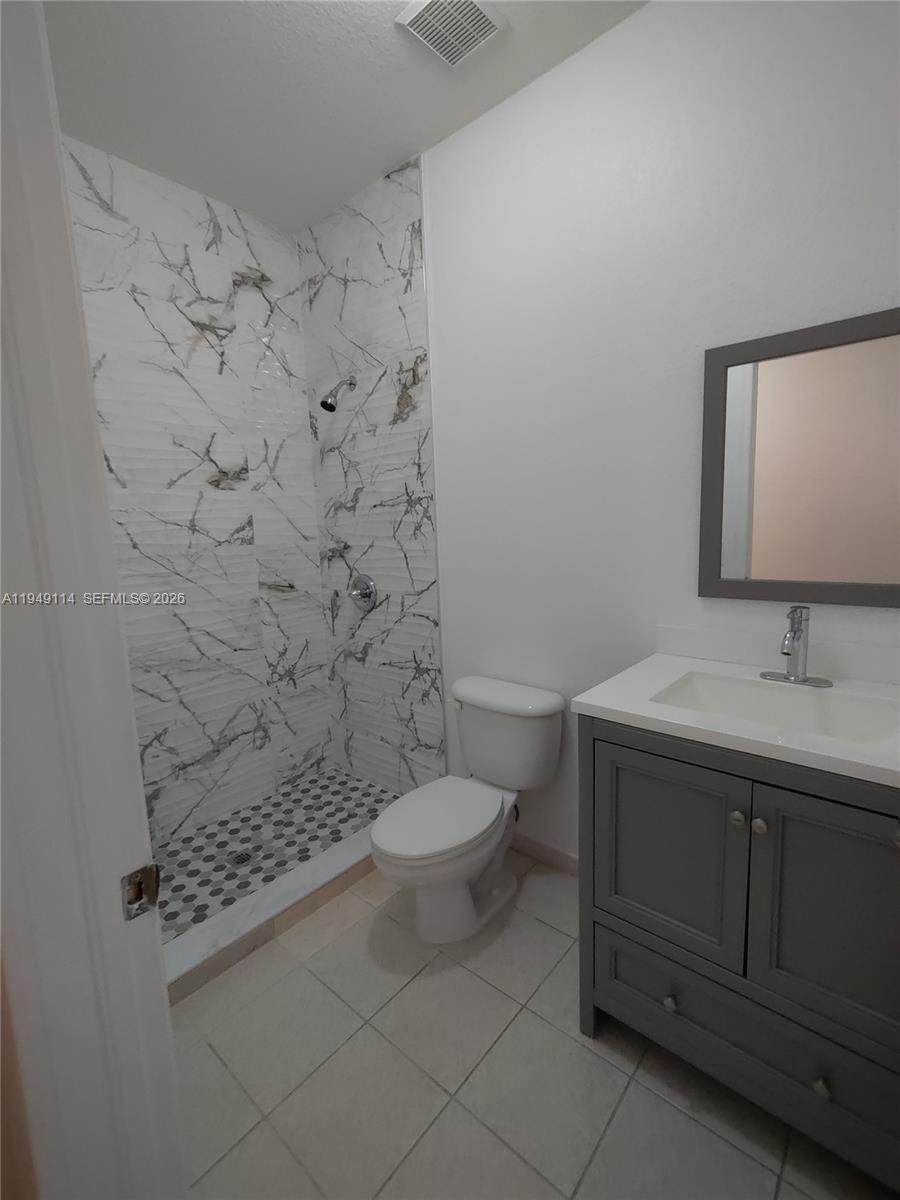 8546 Southwest 165th Place Miami, FL 33193 - Photo 31 of 40 2nd bath