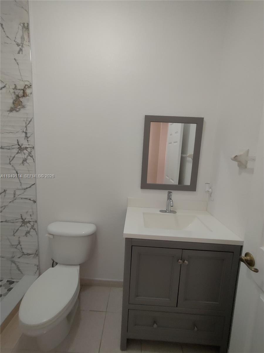 8546 Southwest 165th Place Miami, FL 33193 - Photo 32 of 40 2nd bath