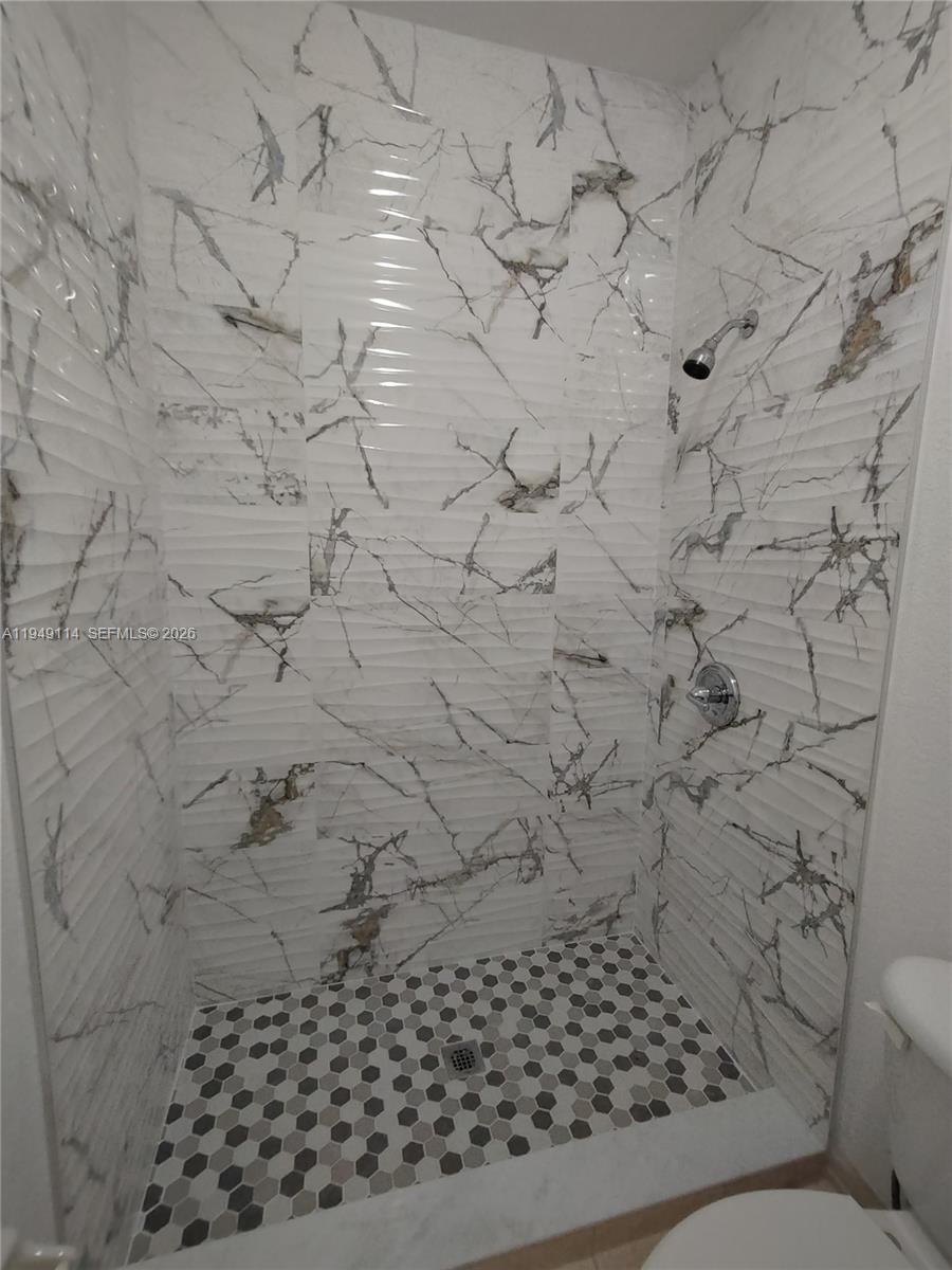 8546 Southwest 165th Place Miami, FL 33193 - Photo 33 of 40 2nd bath