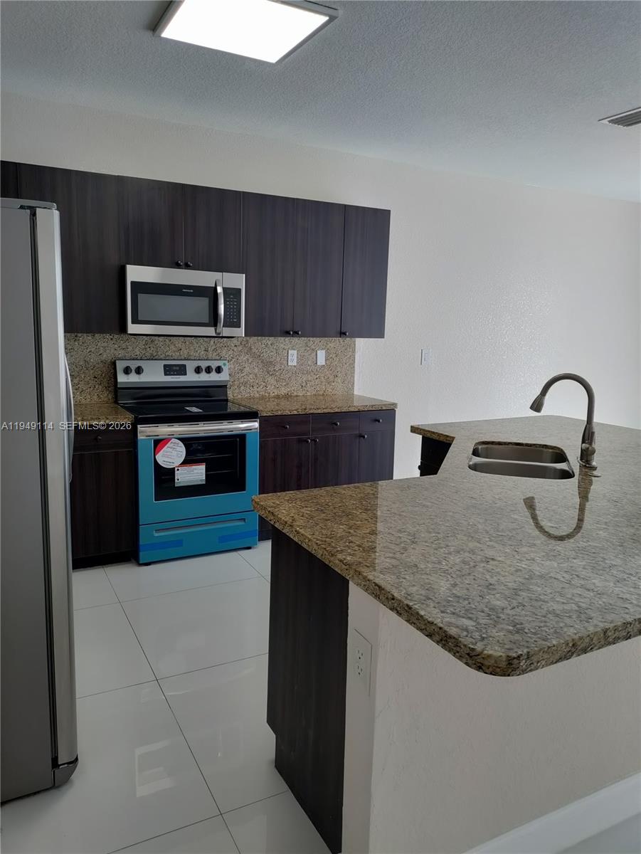8546 Southwest 165th Place Miami, FL 33193 - Photo 6 of 40