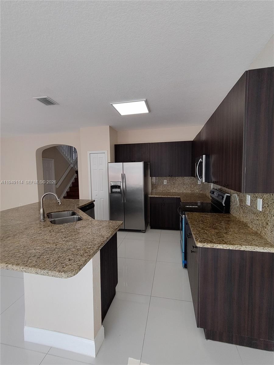 8546 Southwest 165th Place Miami, FL 33193 - Photo 7 of 40