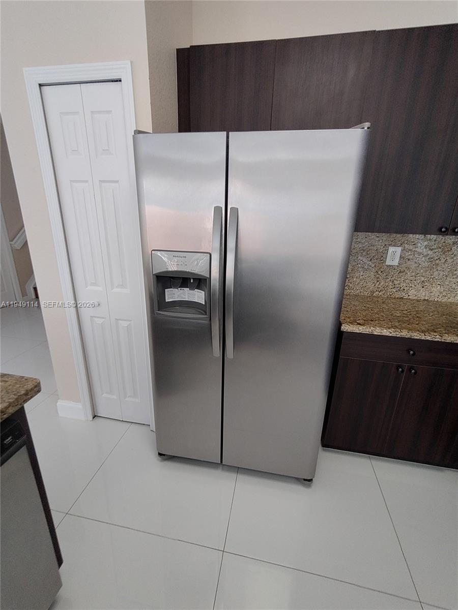 8546 Southwest 165th Place Miami, FL 33193 - Photo 10 of 40