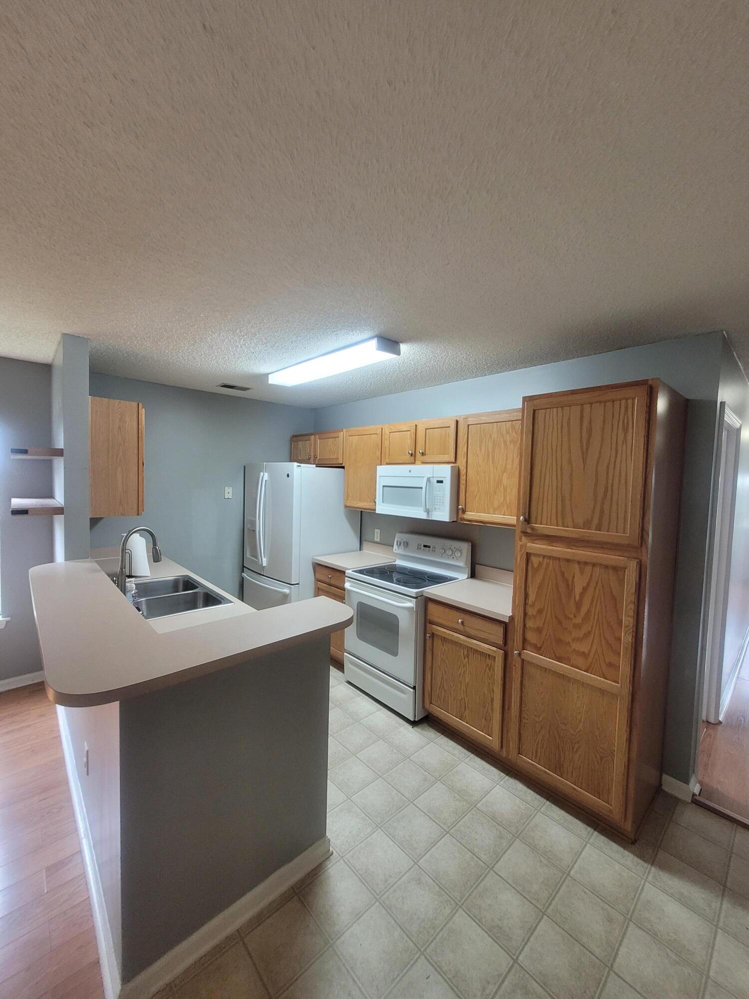 113 Hammerbeck Road Summerville, SC 29483 - Photo 4 of 16 20240627_105544