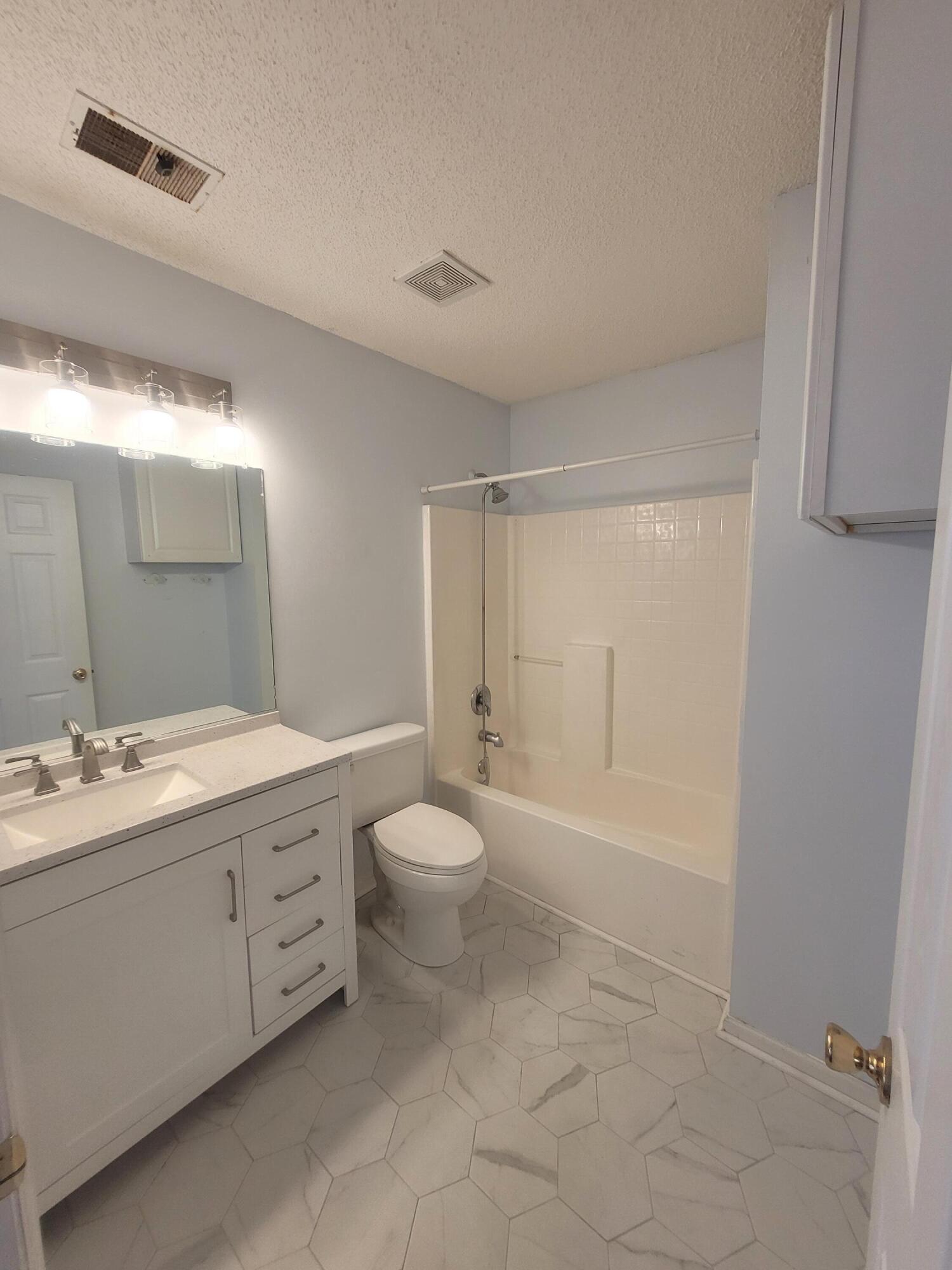 113 Hammerbeck Road Summerville, SC 29483 - Photo 7 of 16 20240627_105632