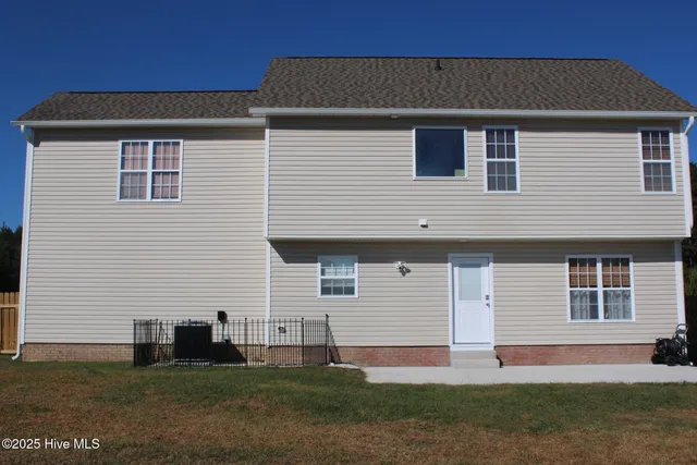 $2,255 | 305 Trappers Road, Hubert, NC 28539