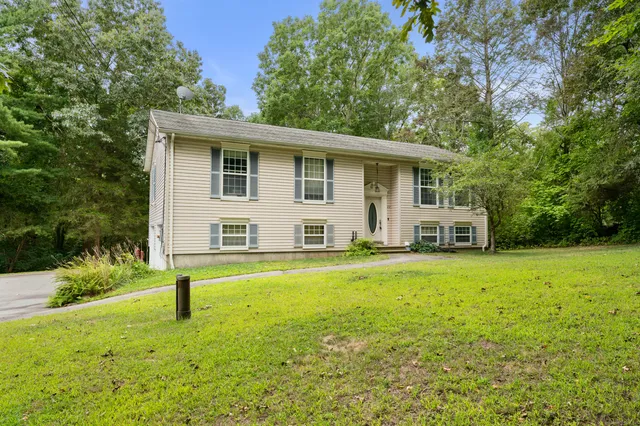 $425,000 | 11 Lee Road, Lisbon, CT 06351