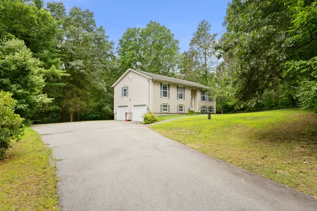 $425,000 | 11 Lee Road, Lisbon, CT 06351