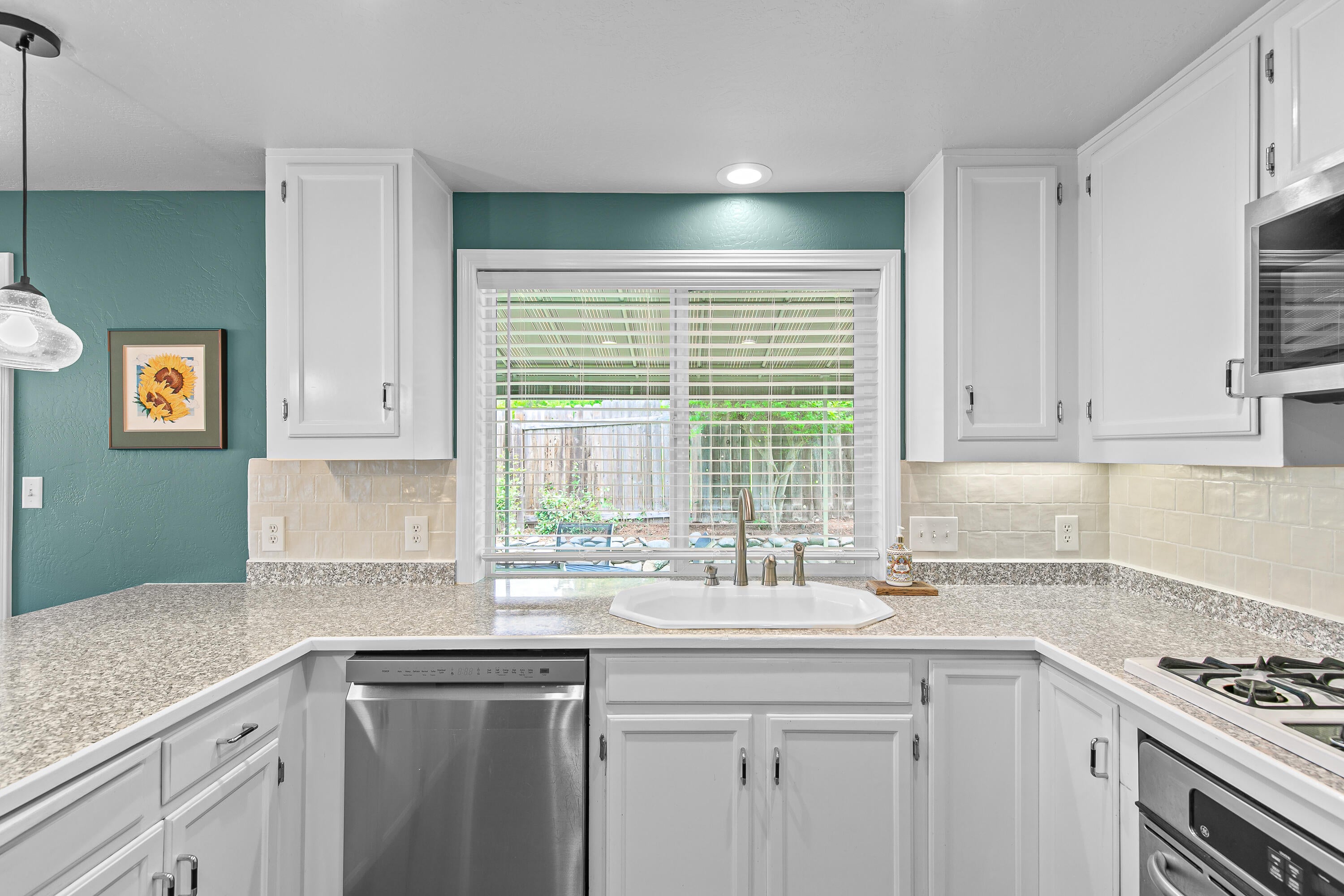 2338 Ridge Way Medford, OR 97504 - Photo 8 of 48 Kitchen - 8