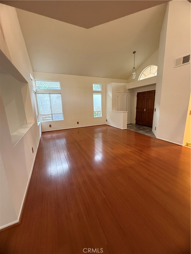 58 Valley Crest Road Simi Valley, CA 93065 - Photo 4 of 30 Gallery Image 4
