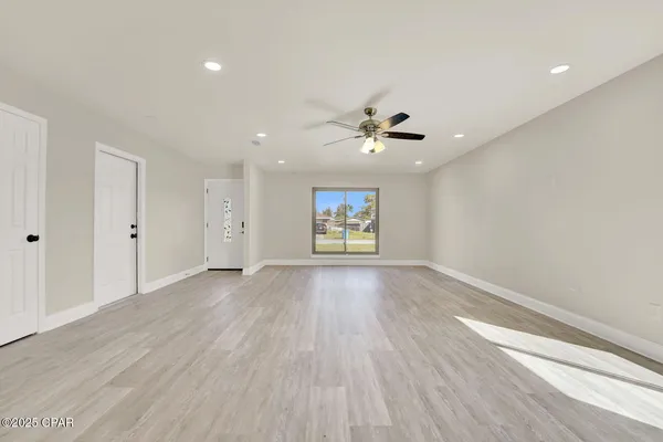 $2,500 | 5204 Park Street, Panama City, FL 32404