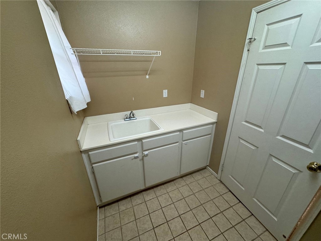 31970 Cercle Chambertin Temecula, CA 92591 - Photo 37 of 45 a utility room with dryer and washer