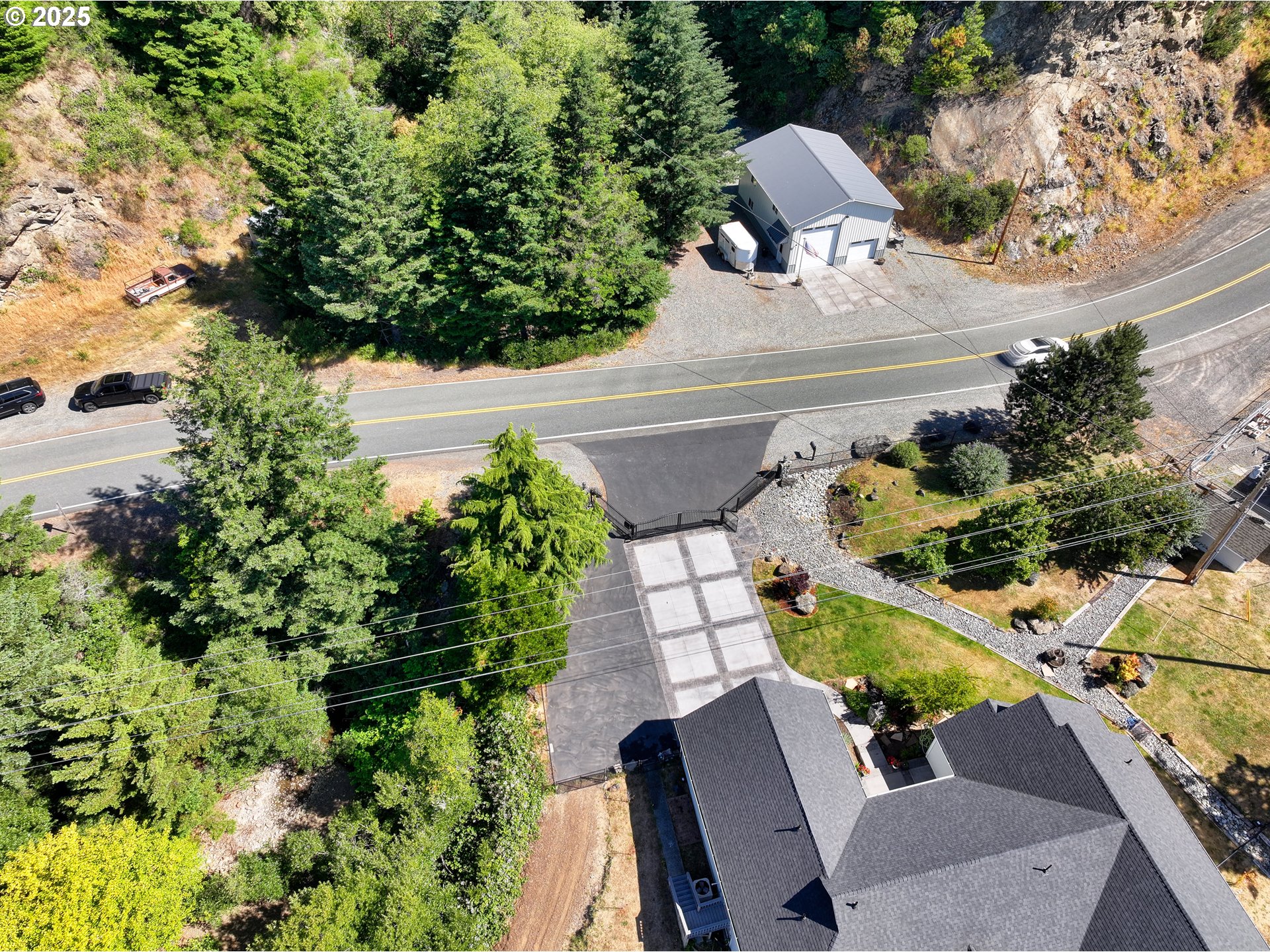95950 North Bank Rogue River Road Gold Beach, OR 97444 - Photo 19 of 44 Living Room