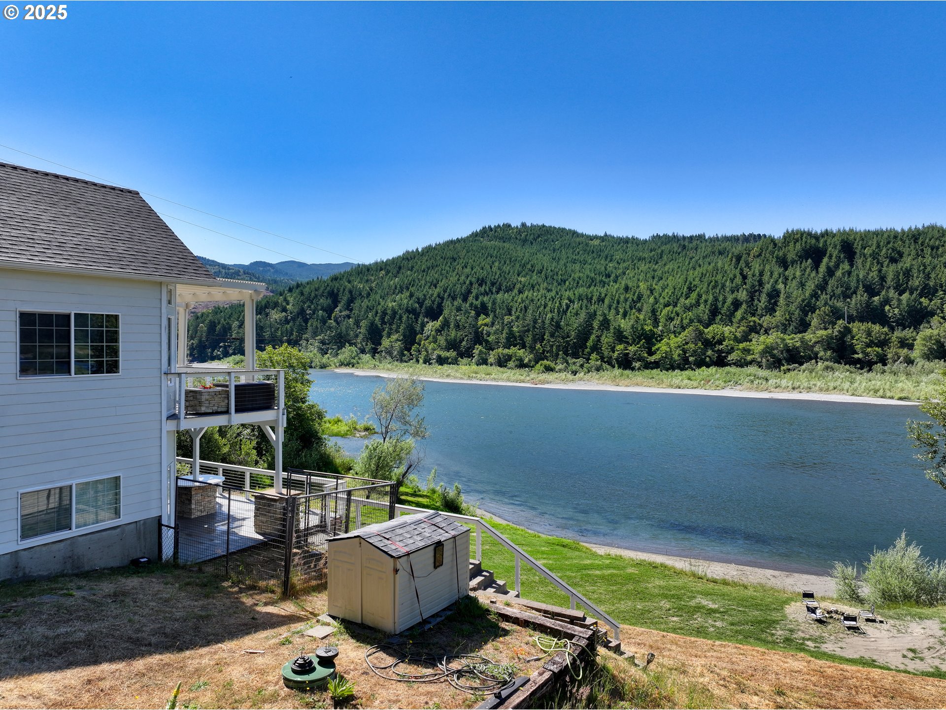 95950 North Bank Rogue River Road Gold Beach, OR 97444 - Photo 20 of 44 Living Room