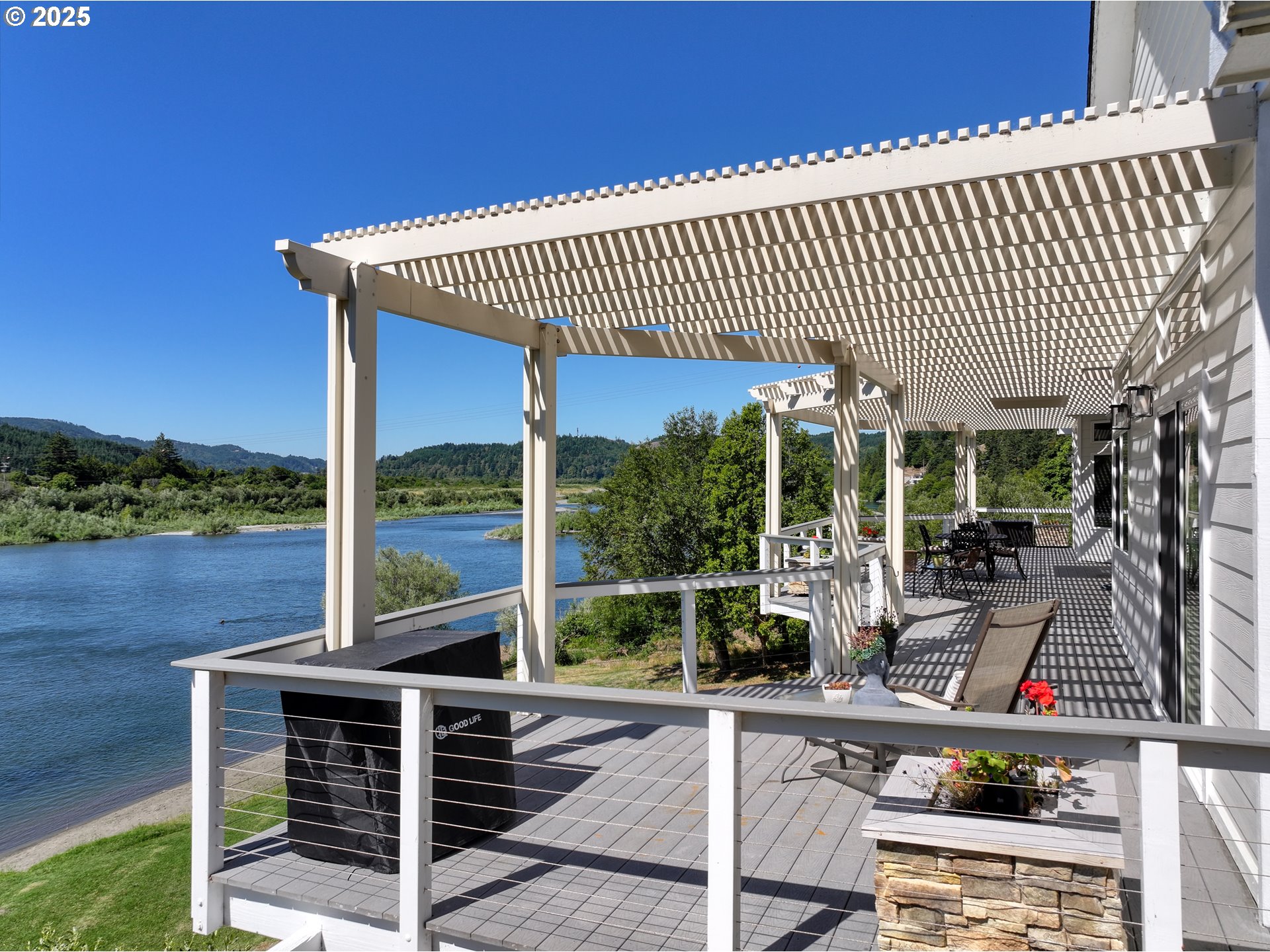 95950 North Bank Rogue River Road Gold Beach, OR 97444 - Photo 22 of 44 Deck