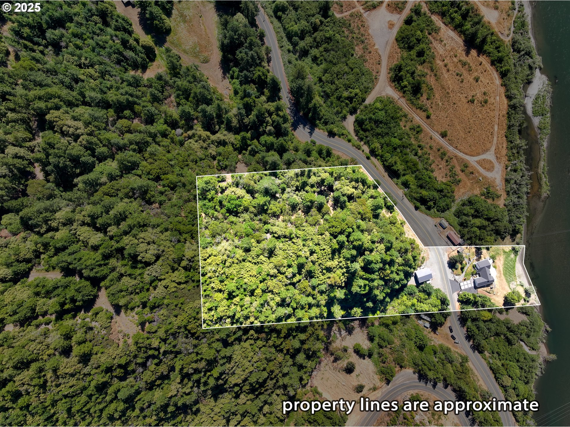 95950 North Bank Rogue River Road Gold Beach, OR 97444 - Photo 4 of 44 Beach Access