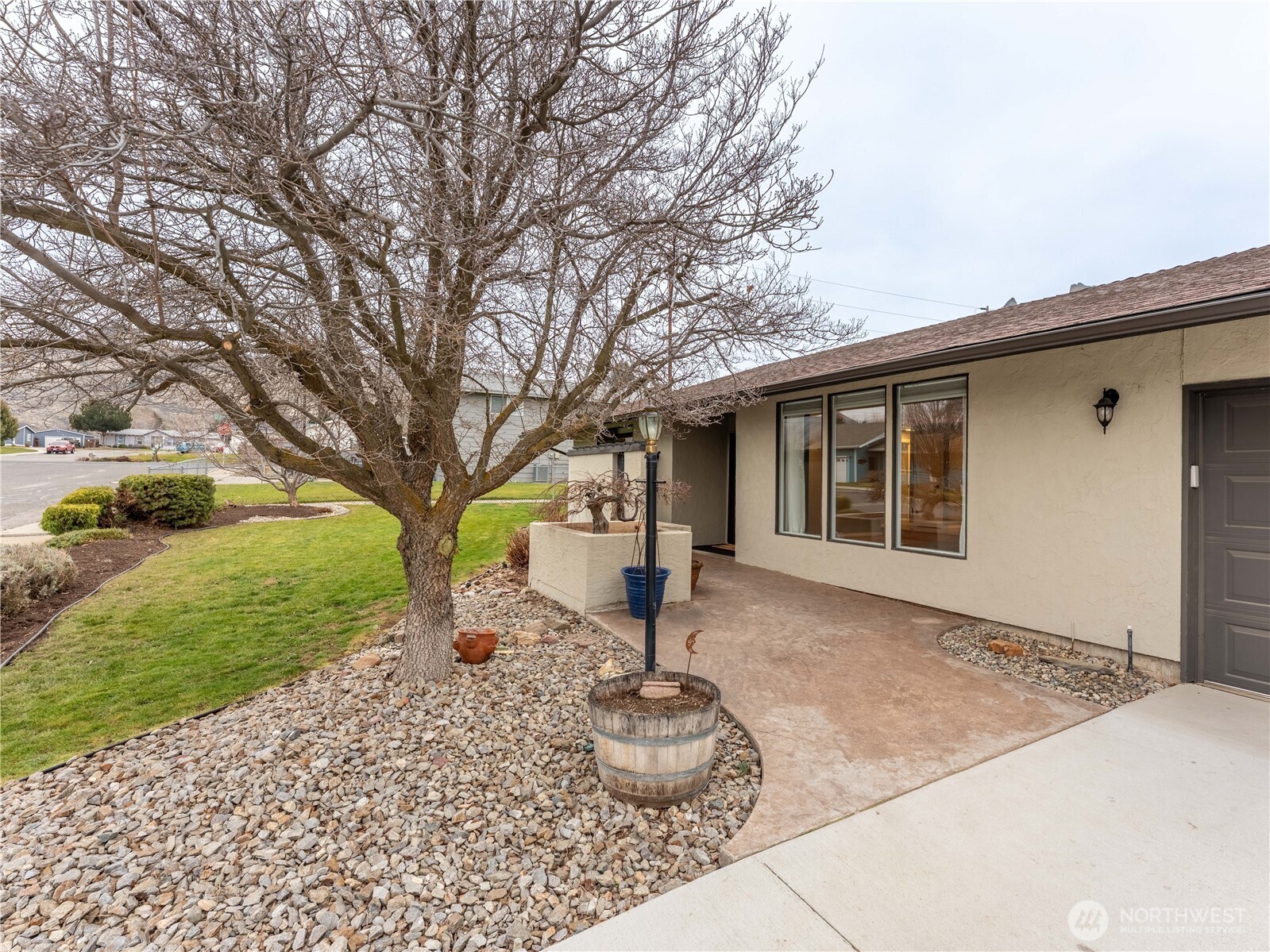 1320 Wedgewood Avenue Wenatchee, WA 98801 - Photo 3 of 39