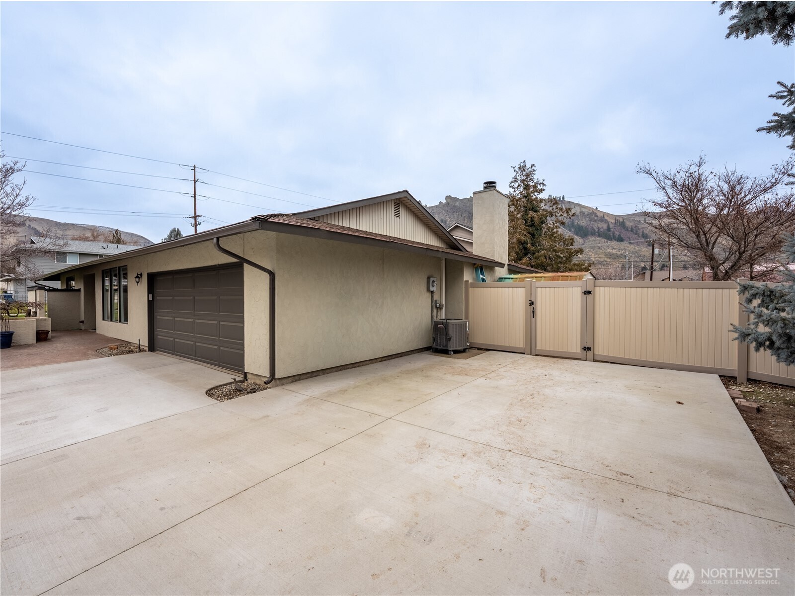 1320 Wedgewood Avenue Wenatchee, WA 98801 - Photo 4 of 39