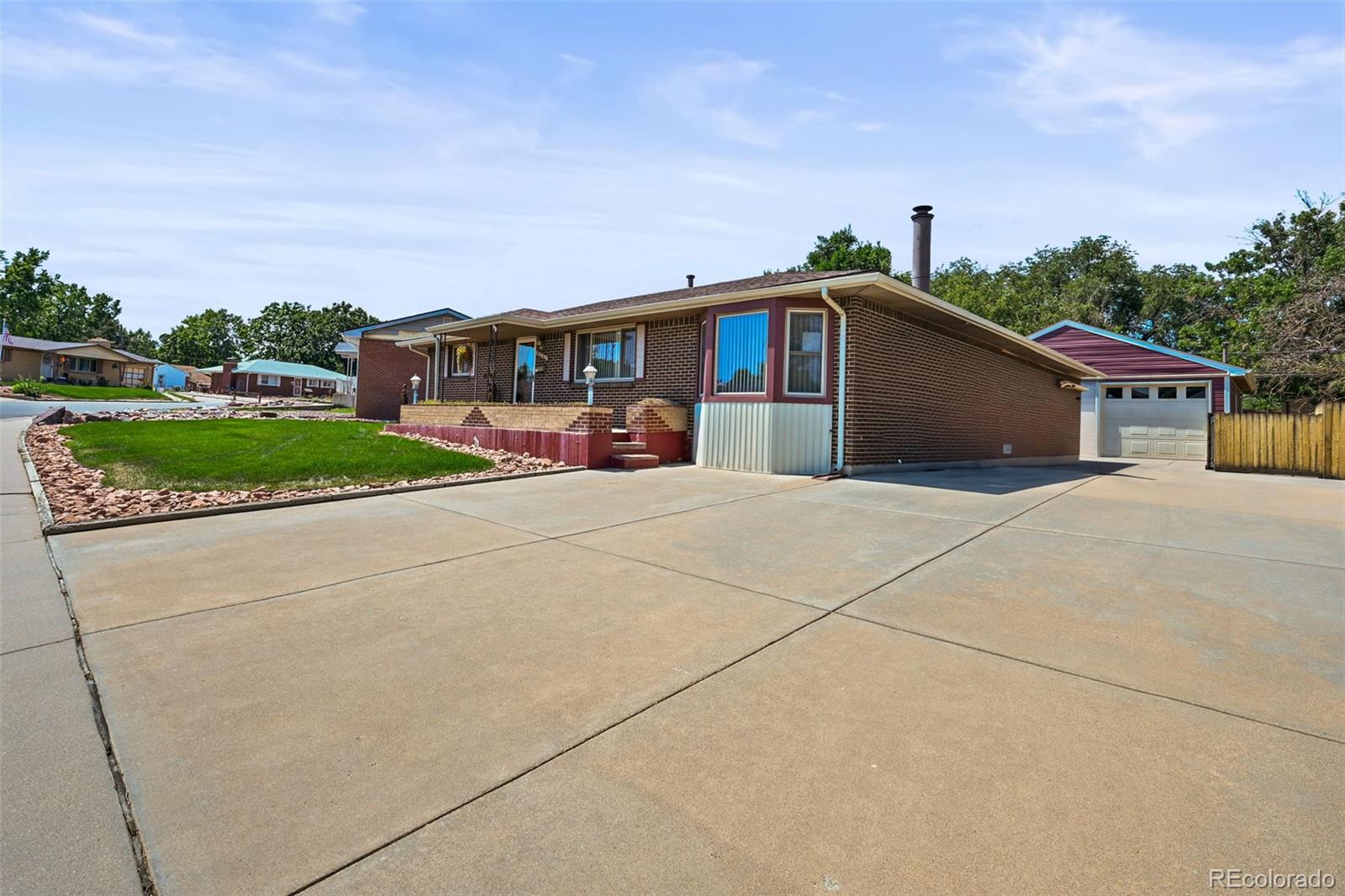 8261 Bluebell Way Denver, CO 80221 - Photo 3 of 30 Gallery Image 3
