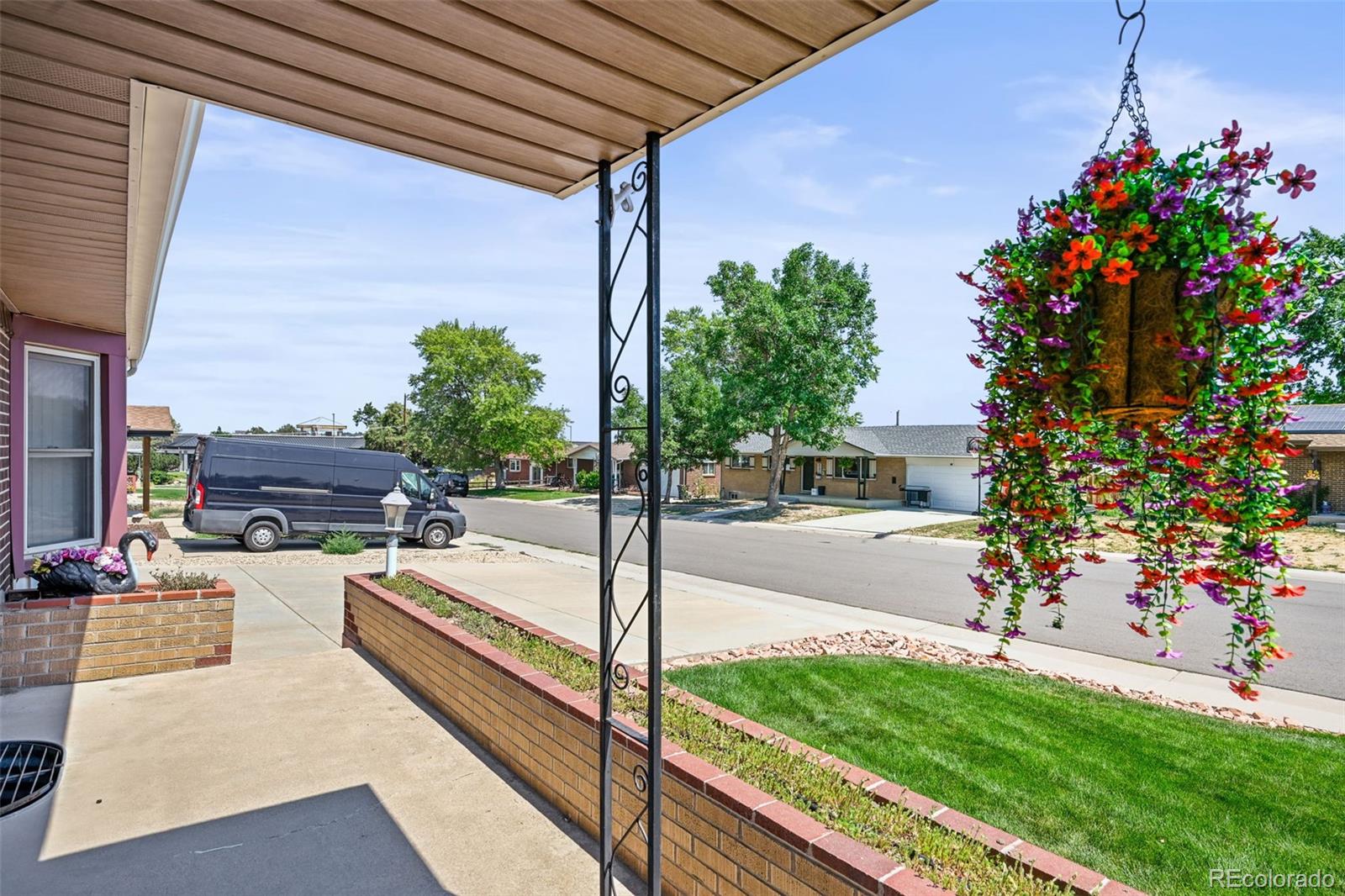 8261 Bluebell Way Denver, CO 80221 - Photo 5 of 30 Gallery Image 5