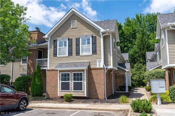 $215,000 | 3395 Lenox Village Drive, Unit 149, Fairlawn, OH 44333