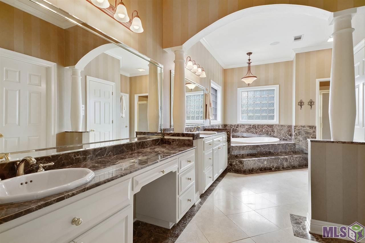 17809 British Lane Baton Rouge, LA 70810 - Photo 13 of 24 Master Bath