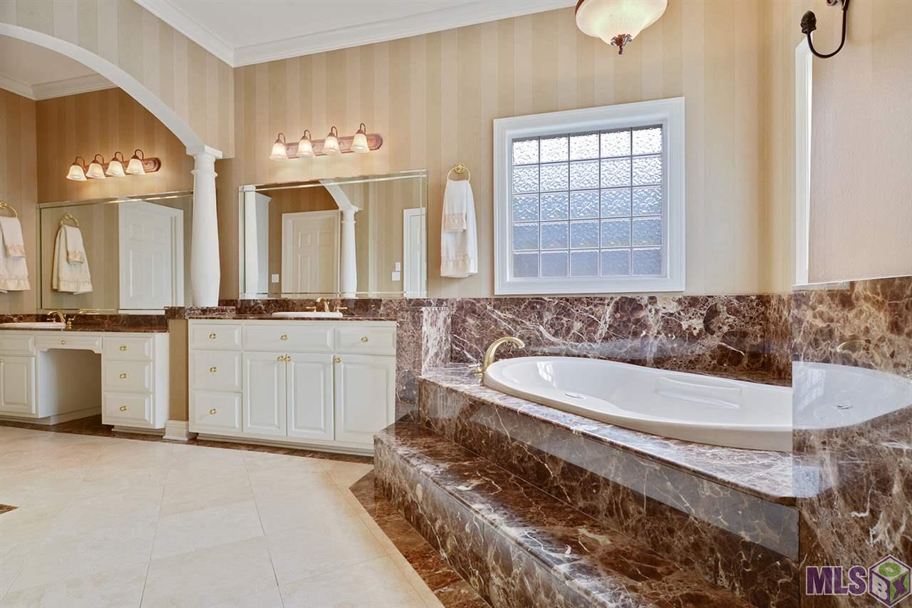 17809 British Lane Baton Rouge, LA 70810 - Photo 14 of 24 Master Bath