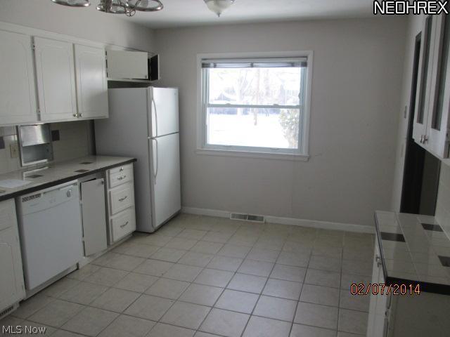 2628 Saybrook Road Cleveland, OH 44118 - Photo 2 of 10 Gallery Image 2