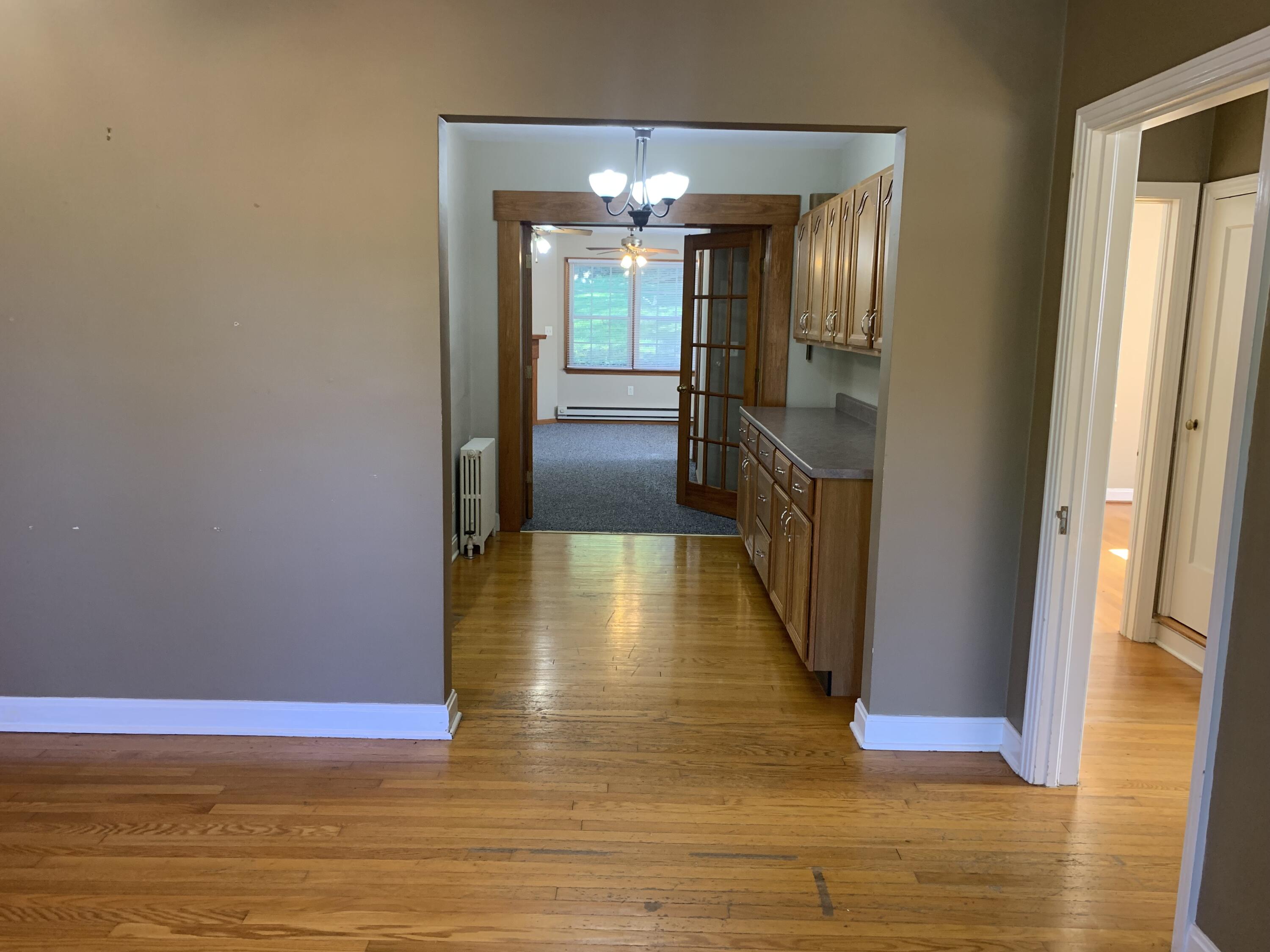2460 Livingston Road Southwest Roanoke, VA 24015 - Photo 2 of 33 IMG_2797