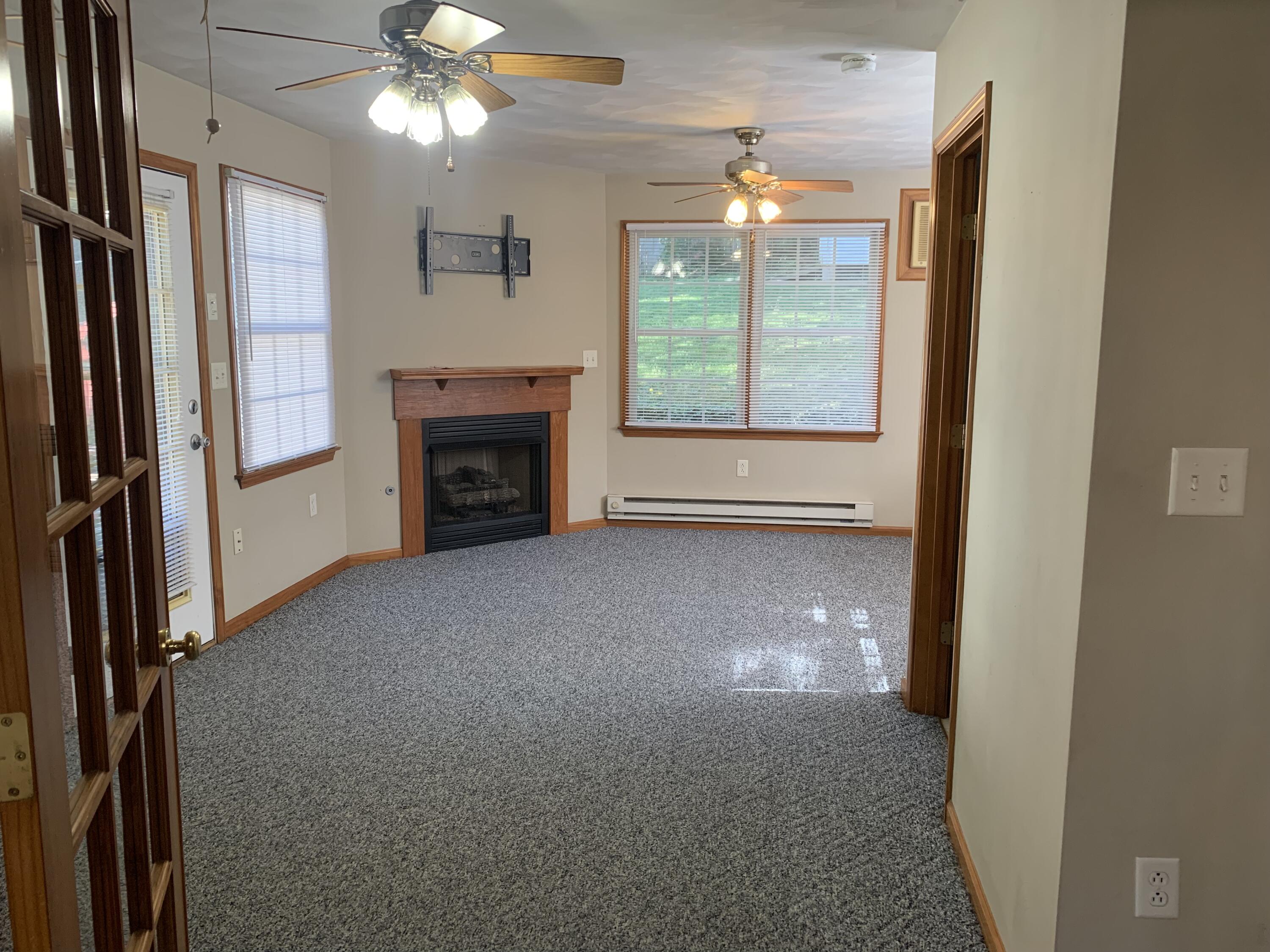 2460 Livingston Road Southwest Roanoke, VA 24015 - Photo 12 of 33 IMG_2809