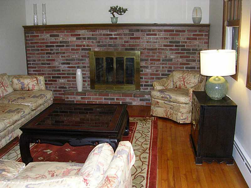 693 Lower River Road Lincoln, RI 02865 - Photo 3 of 19 Living Room.