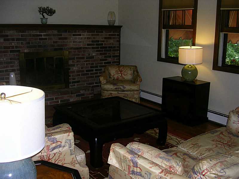 693 Lower River Road Lincoln, RI 02865 - Photo 4 of 19 Living Room.