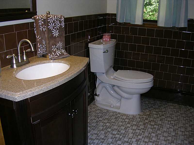 693 Lower River Road Lincoln, RI 02865 - Photo 8 of 19 Bathroom.