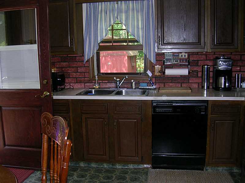 693 Lower River Road Lincoln, RI 02865 - Photo 10 of 19 Kitchen.
