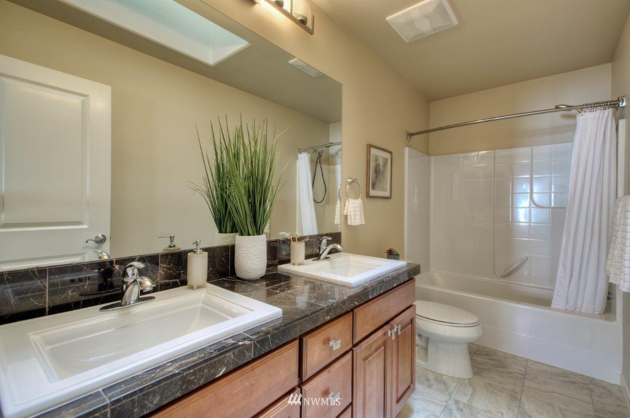 123 Ilwaco Place Southeast Renton, WA 98059 - Photo 27 of 33 a bathroom with 2 sink and a mirror