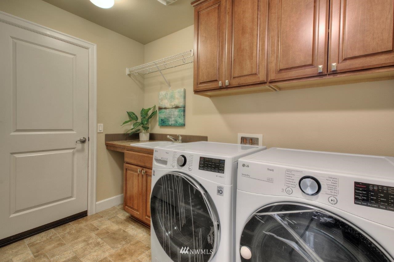 123 Ilwaco Place Southeast Renton, WA 98059 - Photo 30 of 33 a utility room with dryer and washer