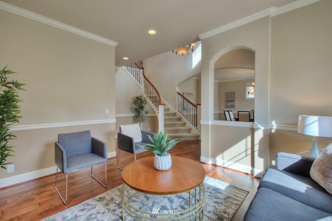 123 Ilwaco Place Southeast Renton, WA 98059 - Photo 4 of 33 a view of a livingroom with furniture and a potted plant
