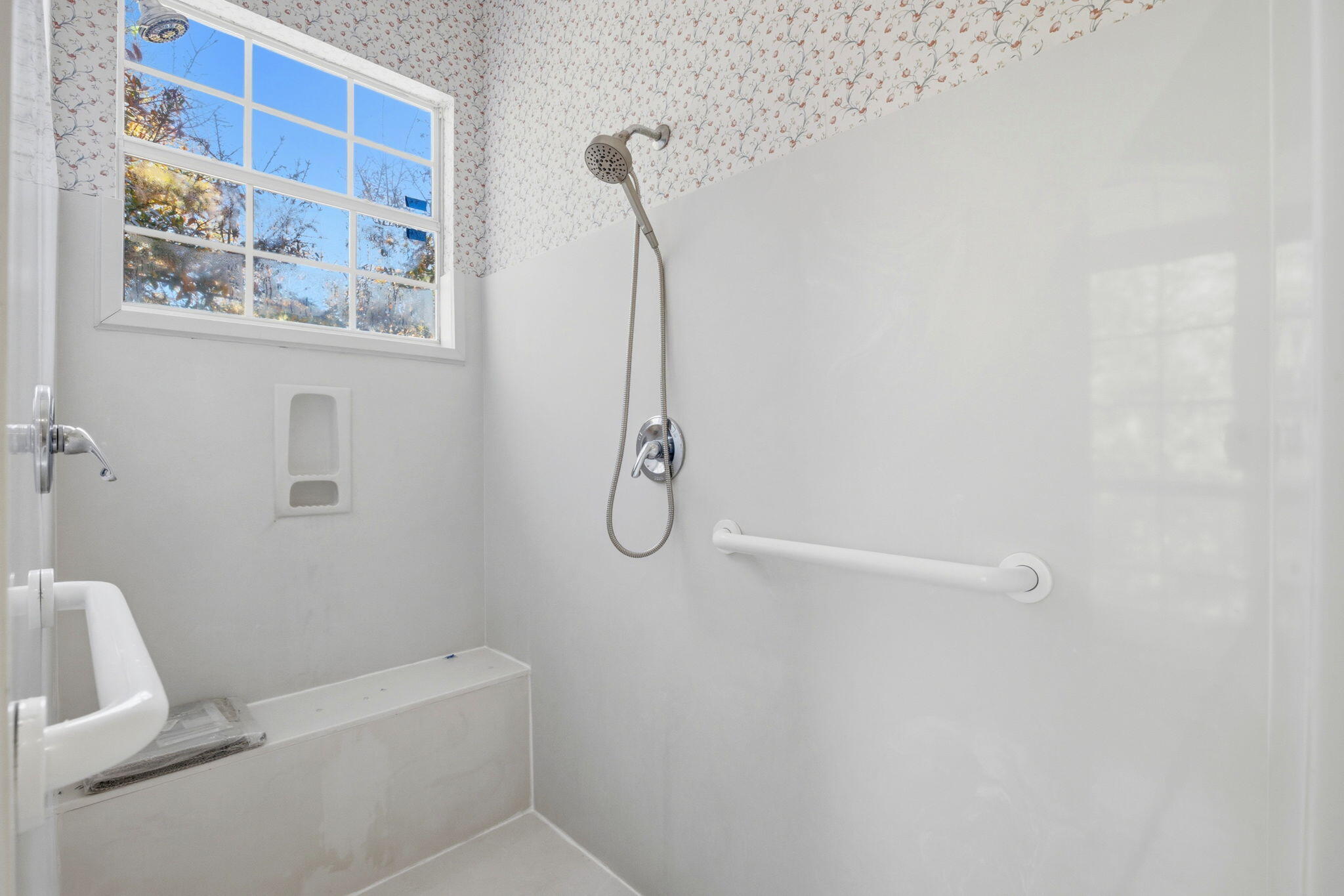 8127 Pompano Street Navarre, FL 32566 - Photo 21 of 44 a bathroom with a bath tub and a shower