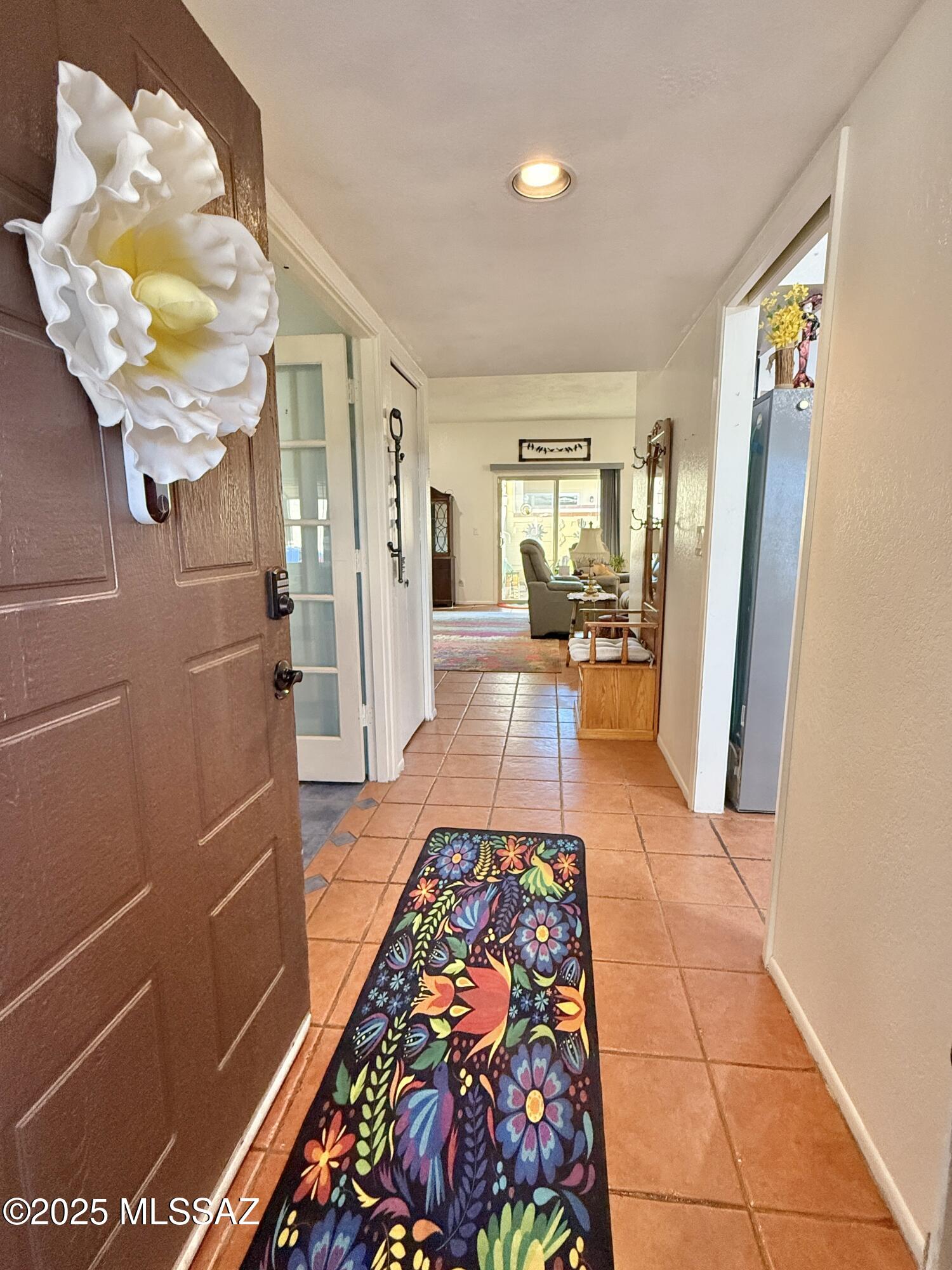 8110 East Rivenoak Circle Tucson, AZ 85715 - Photo 3 of 29 a very nice looking room with a rug