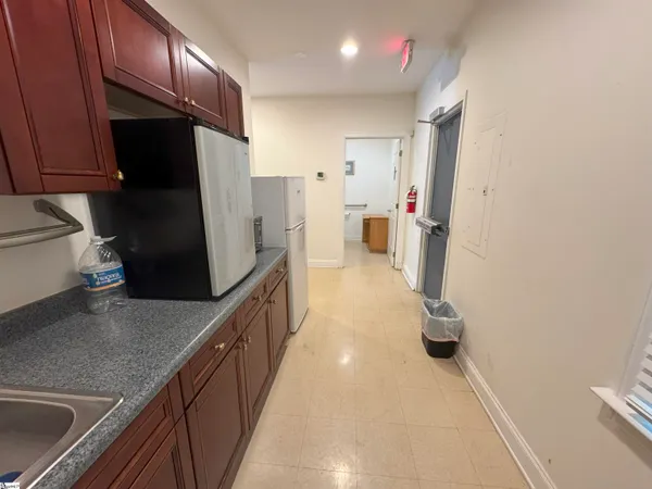 $1,400 | 300 John Street, Greer, SC 29651