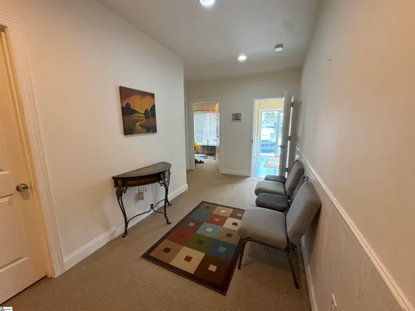 $1,400 | 300 John Street, Greer, SC 29651