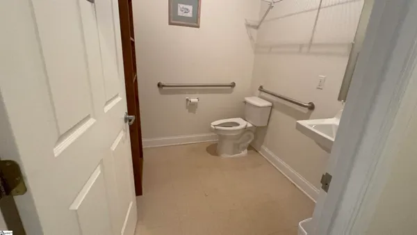 $1,400 | 300 John Street, Greer, SC 29651