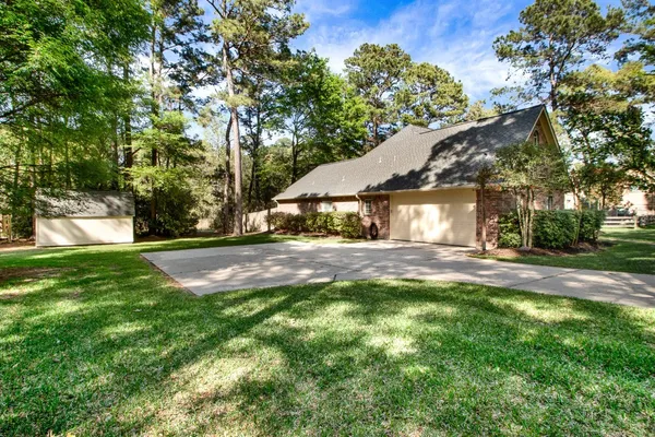 a view of a house with yard and tree s
