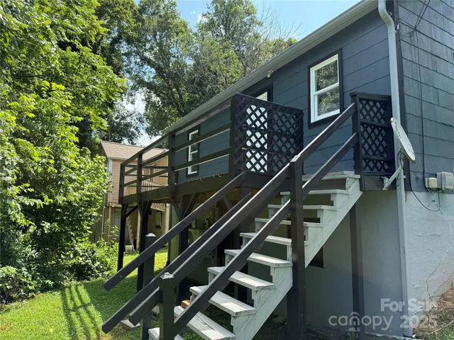 a view of entryway and hall