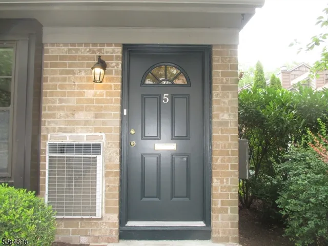 a view of an entryway of the house
