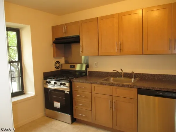 $3,325 | 181 Long Hill Road, Unit N5, Little Falls, NJ 07424