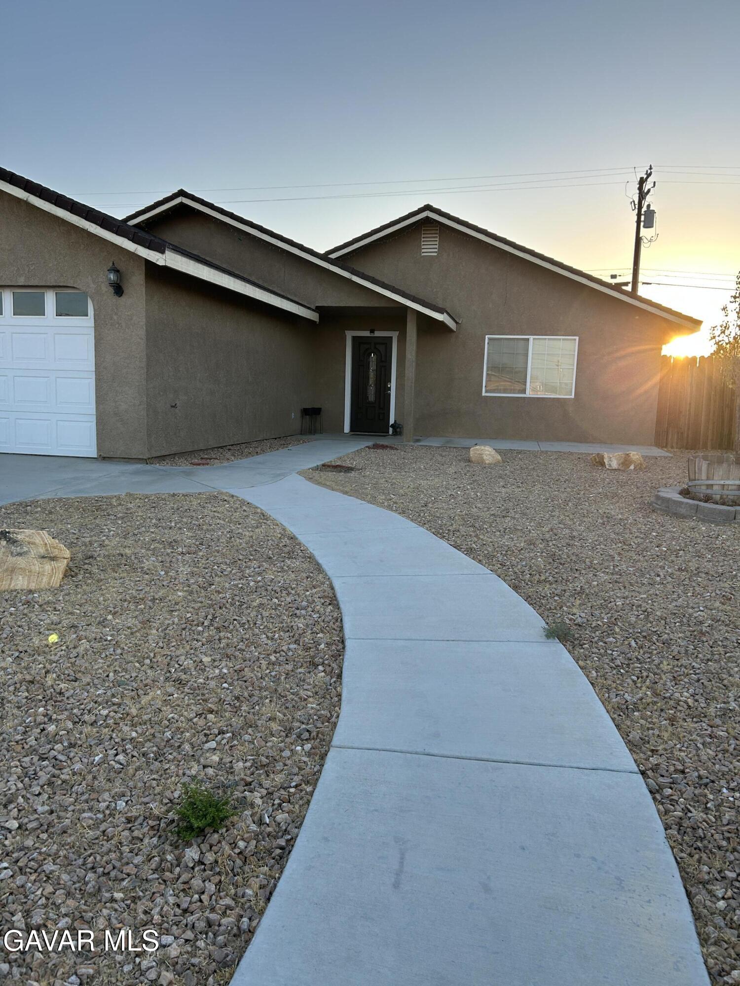 1033 Porter Street Ridgecrest, CA 93555 - Photo 1 of 19 IMG_7514