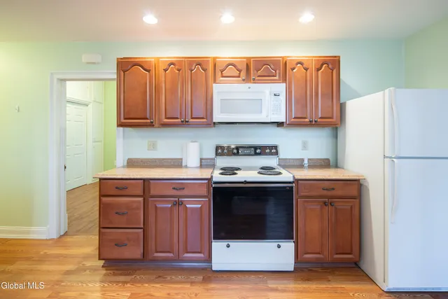 $1,600 | Undisclosed Address, Watervliet, NY 12189